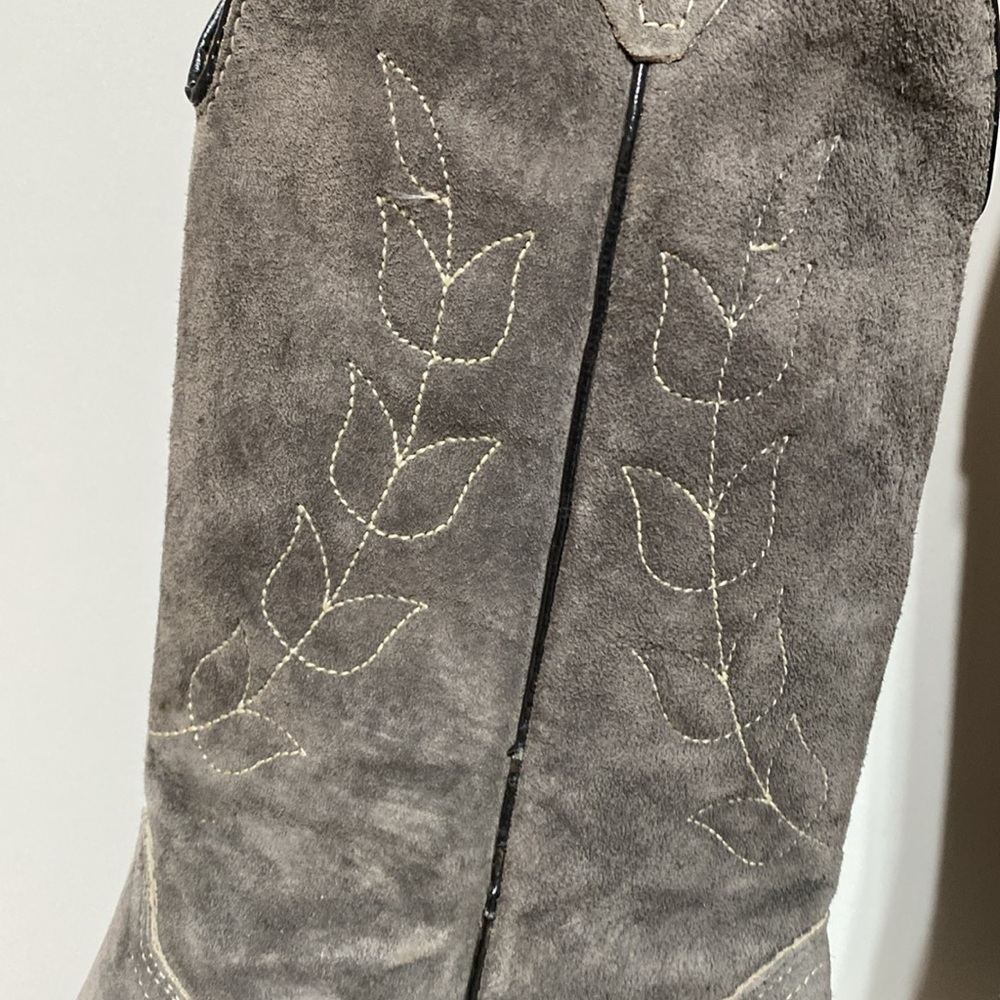 Wolverine Vintage Suede Flower Detail Vintage Cowboy Boots 1970’s - Picture 6 of 17